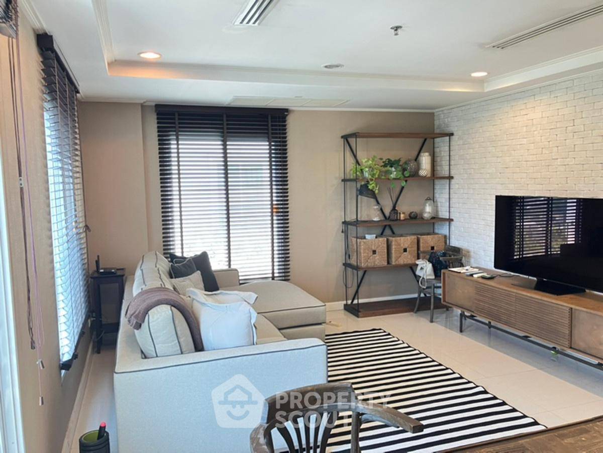 รูป ใกล้ BTS ทองหล่อ 300 ม. | คอนโด 2 ห้องนอน La Vie En Rose Place Condominium (ID 2841475) - รูปที่ 1/19