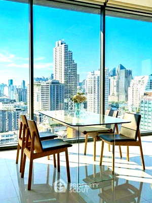 Condos for sale : 20 Metres To BTS Nana: 3-BR 158 Sqm At Q1 Sukhumvit (ID 3083165)
