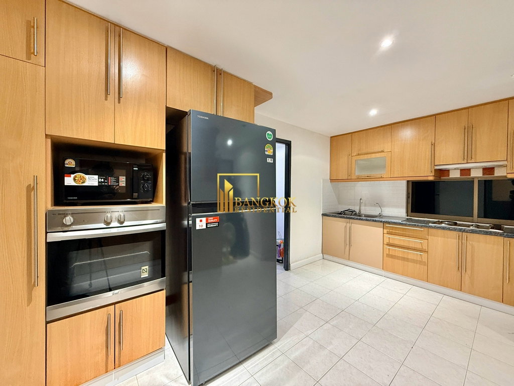 รูป Spacious 3 Bedroom Apartment For Rent in Phrom Phong Area - BR21180AP - รูปที่ 8/44