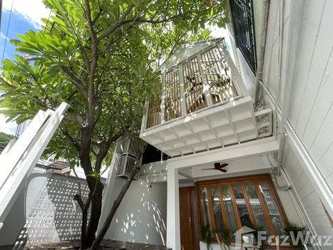 3 Bedroom Townhouse for rent in Khlong Tan Nuea, Bangkok  6753960