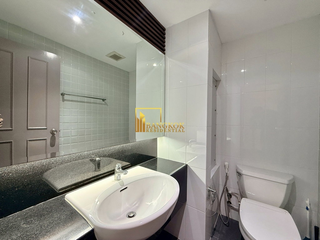 รูป Spacious 3 Bedroom Apartment For Rent in Phrom Phong Area - BR21180AP - รูปที่ 31/44