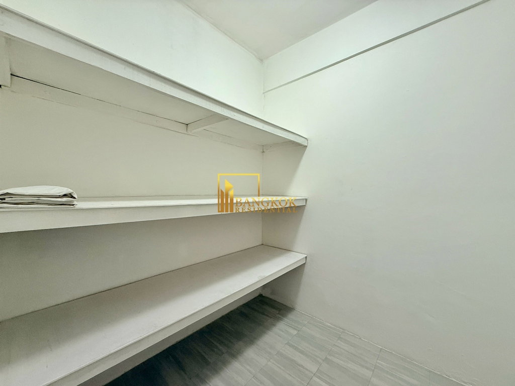 รูป Spacious 3 Bedroom Apartment For Rent in Phrom Phong Area - BR21180AP - รูปที่ 30/44
