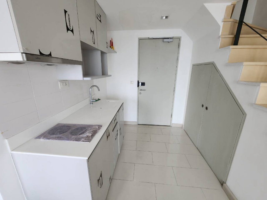 รูป ขาย คอนโด IDEO Mobi Sathorn (ไอดีโอ โมบิ สาทร) ติด BTSกรุงธนบุรี ห้อง Duplex ชั้นสูงวิวเมือง 61.29 ตร.ม.2 ห้องนอน 2 ห้องน้ำ เพียง 7.5 ล้านบาท!  - รูปที่ 14/40
