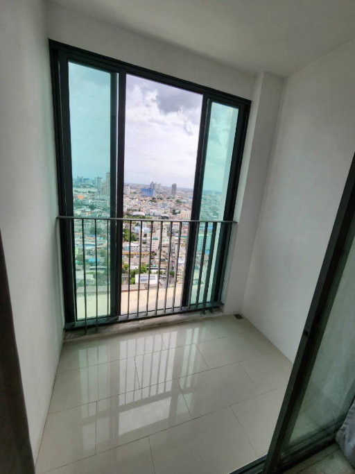 รูป ขาย คอนโด IDEO Mobi Sathorn (ไอดีโอ โมบิ สาทร) ติด BTSกรุงธนบุรี ห้อง Duplex ชั้นสูงวิวเมือง 61.29 ตร.ม.2 ห้องนอน 2 ห้องน้ำ เพียง 7.5 ล้านบาท!  - รูปที่ 29/40