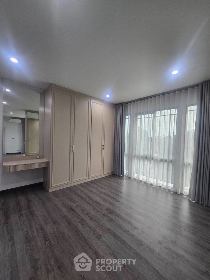 รูป บ้าน 2 ห้องนอน ขนาด 214 ตร.ม. โครงการ Baan Klang Muang Classe Sukhumvit 77 (ID 3273583) - รูปที่ 10/11