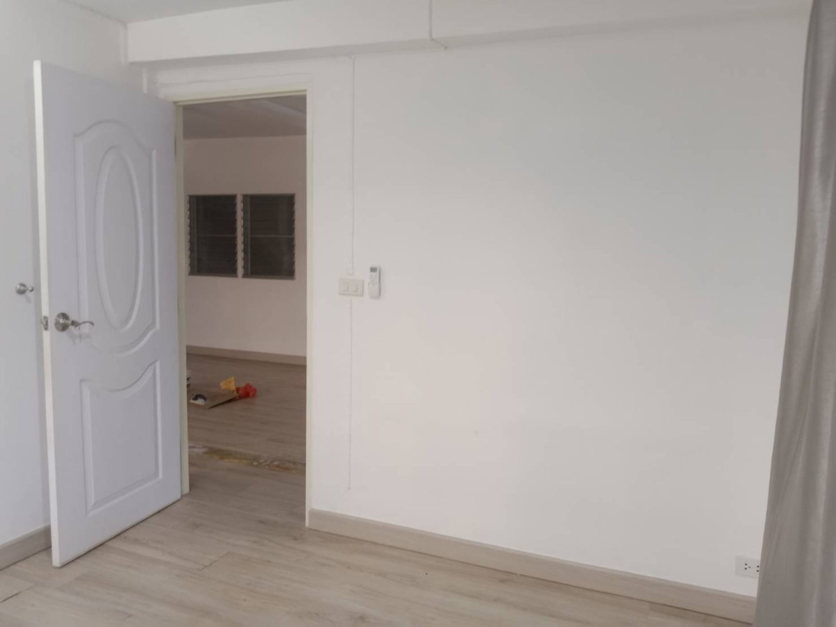 picture House for rent near MRT Sutthisan Tel.0999983897  - 12/31