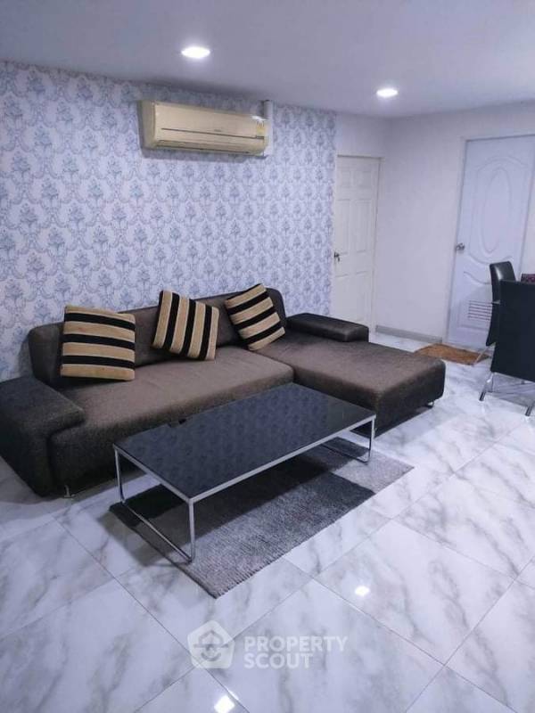 picture Pet-Friendly 2-BR At Grand Park Town Condominium (ID 739749) - 1/26