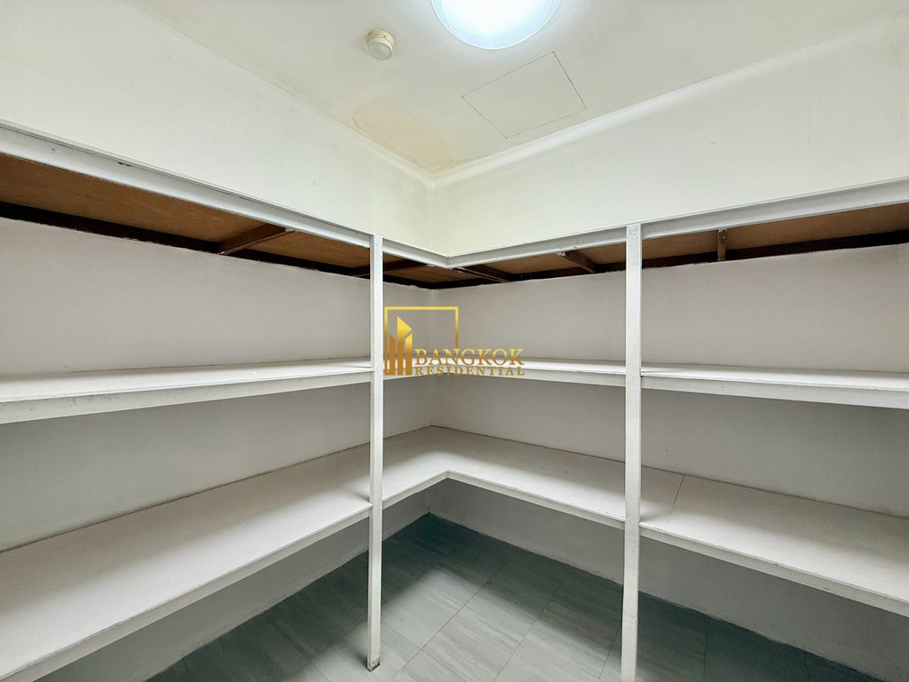 รูป Spacious 3 Bedroom Apartment For Rent in Phrom Phong Area - BR21180AP - รูปที่ 28/44