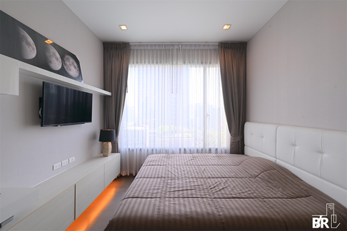 Easy Start with a City Dweller Lifestyle Q Asoke near MRT Phetchaburi Station