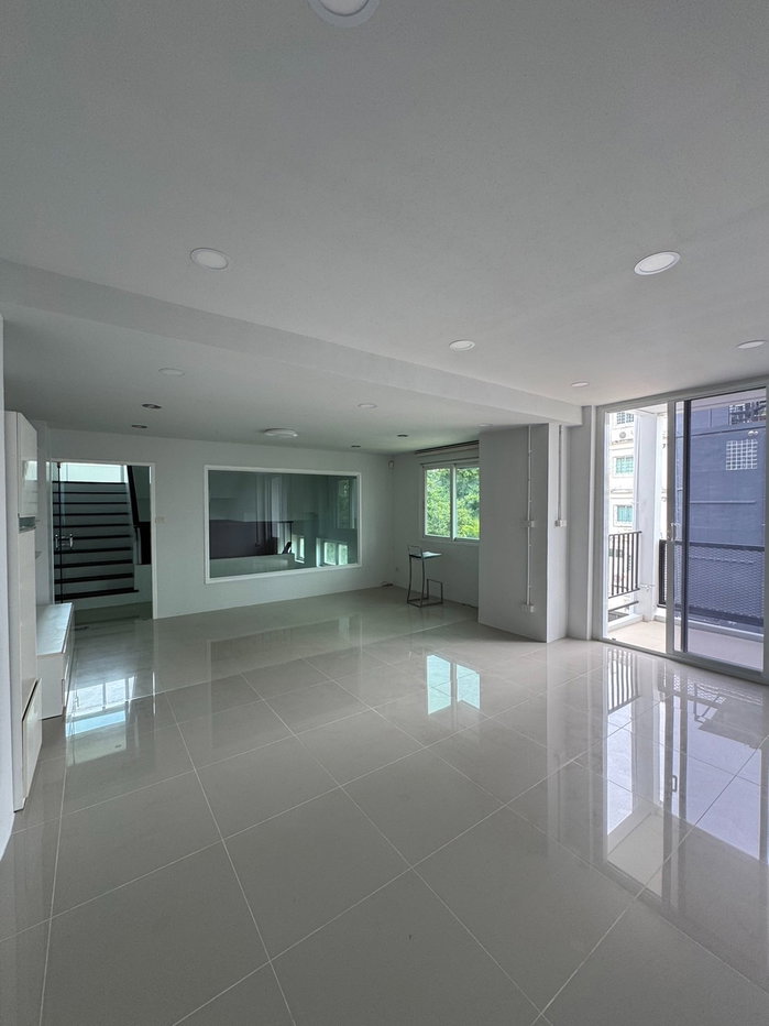 picture #HHR90 For Rent: 4-Story Home Office 📍 Town in Town - Pradit Manutham - 27/39