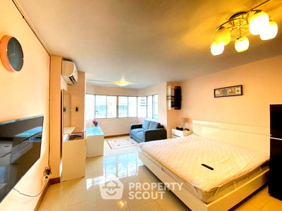 Condos for sale 700 Year Sports Arena Chiang Mai : 1-BR Condo at Hillside 3 Condominium close to Nimmanhaemin (ID 2997396)