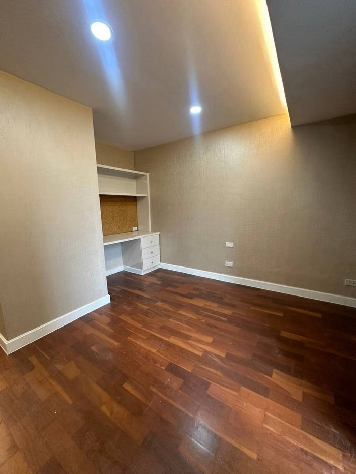 รูป LTHC16118 - Spacious Condo for Sale Nana | Crystal Garden | 212 sq.m. | 3 Beds 2 Baths | BTS Nana | 26 MB - รูปที่ 2/8