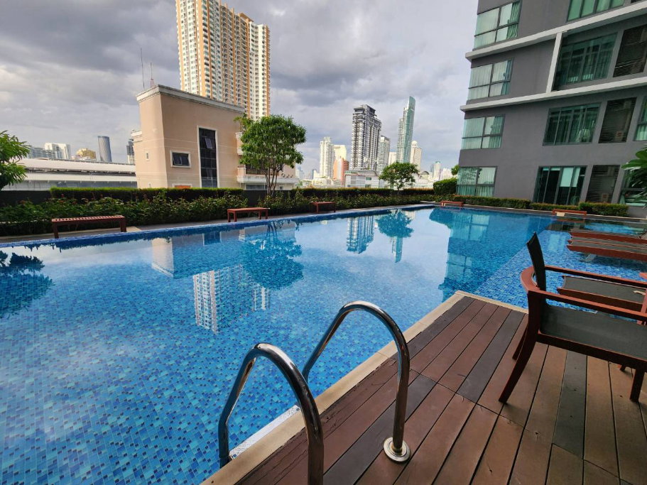 รูป ขาย คอนโด IDEO Mobi Sathorn (ไอดีโอ โมบิ สาทร) ติด BTSกรุงธนบุรี ห้อง Duplex ชั้นสูงวิวเมือง 61.29 ตร.ม.2 ห้องนอน 2 ห้องน้ำ เพียง 7.5 ล้านบาท!  - รูปที่ 36/40
