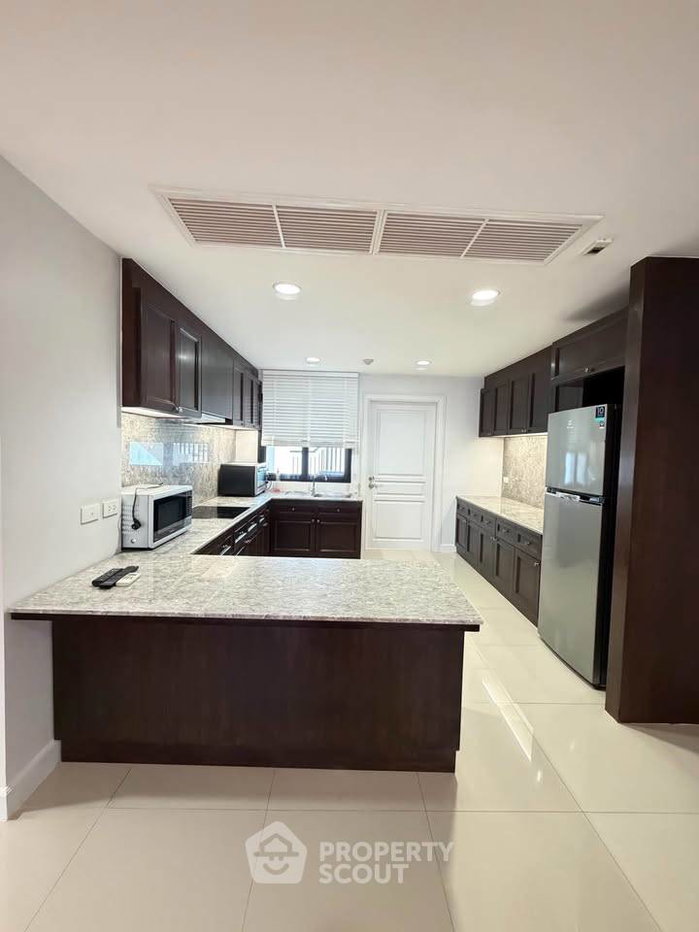 picture 3-BR Condo at Tonson Court near BTS Ratchadamri (ID 3282964) - 2/12
