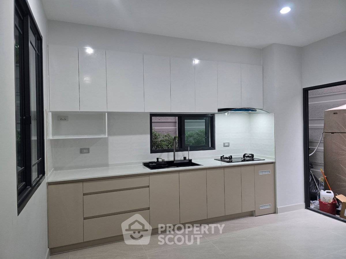 รูป บ้าน 2 ห้องนอน ขนาด 214 ตร.ม. โครงการ Baan Klang Muang Classe Sukhumvit 77 (ID 3273583) - รูปที่ 7/11