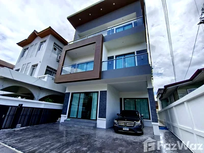 Houses for rent Soi On Nut (Sukhumvit 77) : 4 Bedroom House for rent in Phra Khanong Nuea, Bangkok  6753279