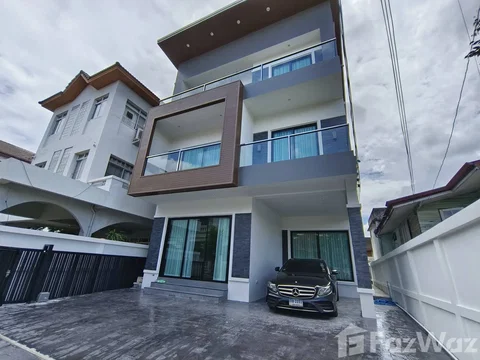 4 Bedroom House for rent in Phra Khanong Nuea, Bangkok  6753279