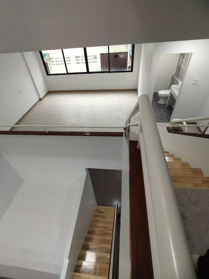 รูป ขาย–เช่า อาคาร 4 ชั้น Town in Town–ศรีวรา | Split-Level หายาก | 5 ห้องนอน 5 ห้องน้ำ | จดบริษัทได้ - รูปที่ 12/32