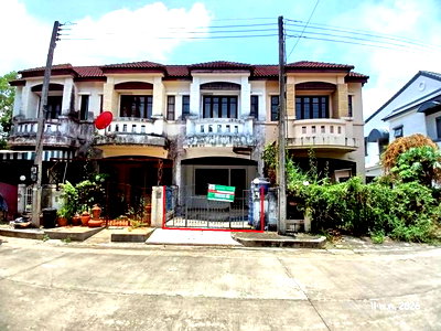 Townhouses for sale Chiang Mai : TOWN HOUSE 18 Sq.w. San Sai Chiang Mai for 1M