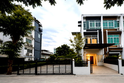 Home office for rent Bangkok : #HHR90 For Rent: 4-Story Home Office 📍 Town in Town - Pradit Manutham