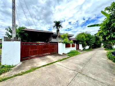 Apartment building for sale : For sale, wooden house, commercial real estate / for investment, Nam Phrae, Hang Dong, Chiang Mai.