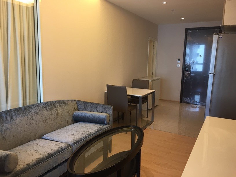 รูป ปล่อยเช่า คอนโดใกล้รถไฟฟ้า BTS พร้อมพงษ์ | H Condo Sukhumvit43 | ตกแต่งพร้อมอยู่ เฟอร์นิเจอร์ครบครัน , ใกล้ Terminal 21 - รูปที่ 2/10