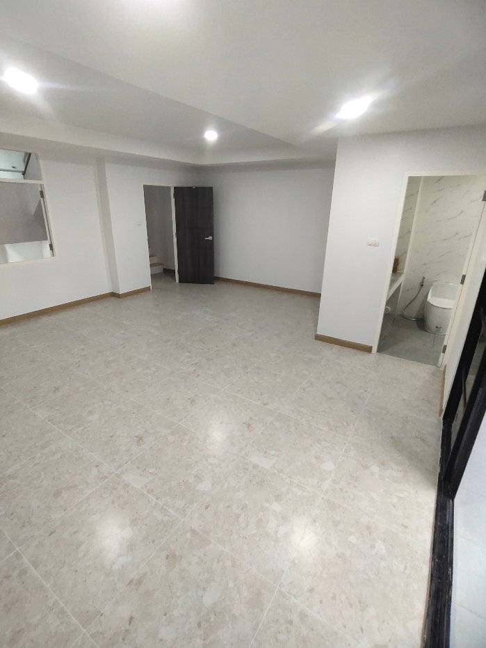 รูป 🔥 ขาย–เช่า! Rare Townhome 4 ชั้น ดีไซน์ Split-Level หายาก | Town in Town–ศรีวรา | 5BR 5BA - รูปที่ 14/27