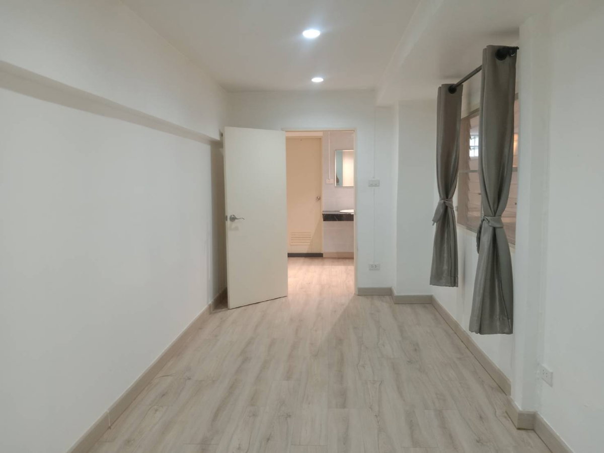 picture House for rent near MRT Sutthisan Tel.0999983897  - 10/31
