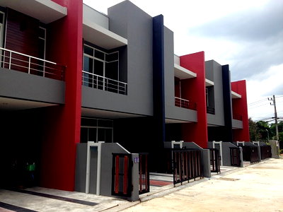 Townhouses for rent Chiang Mai : 🏡 2-Storey Townhouse for Rent near Ruamchok Market