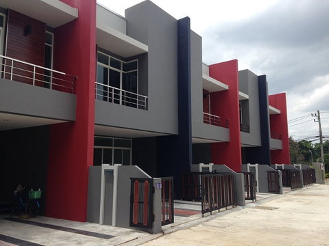🏡 2-Storey Townhouse for Rent near Ruamchok Market