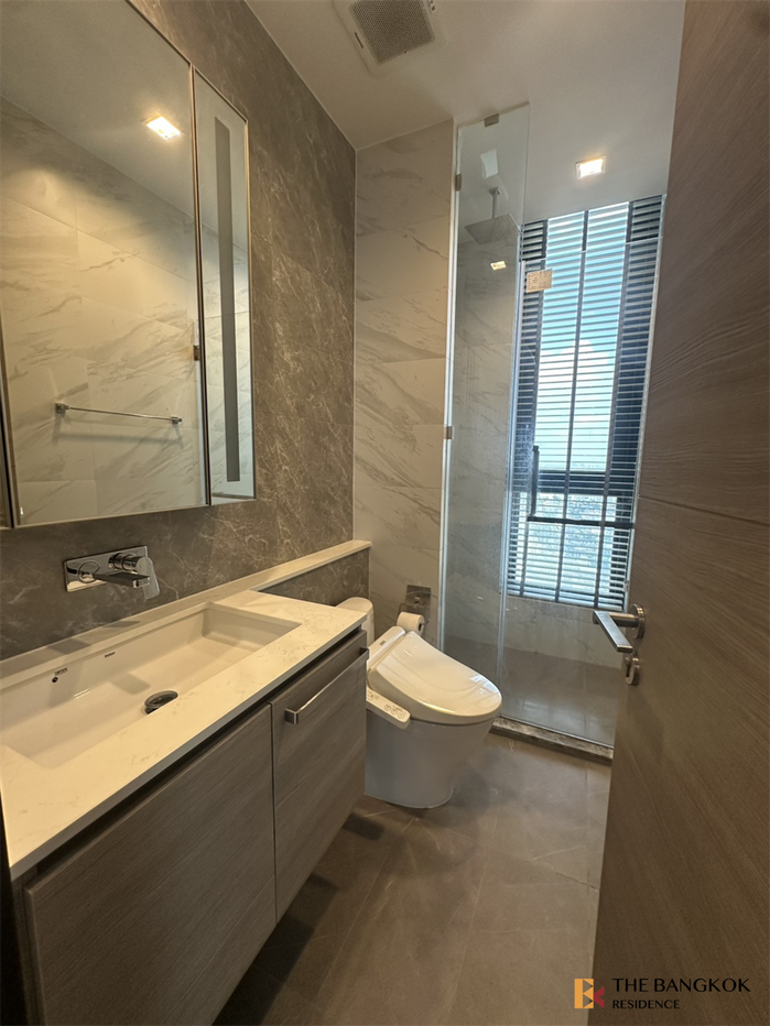 picture The Crest Park Residences near MRT Phahonyothin Station Convenient Travel, Great Value per Square Meter - 1/10
