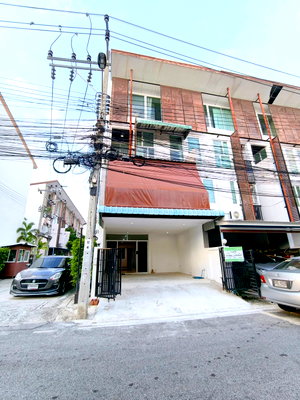 Townhouses for rent Panyapiwat Institute of Management : 🐶🐱Townhome For Rent :  The Attic Lite Chaengwattana | Near Central Chaengwattana 