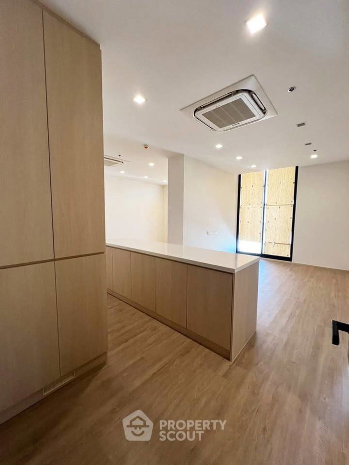 picture High-Floor 2-BR At Noble State 39 Near BTS Phrom Phong (ID 3193954) - 2/7