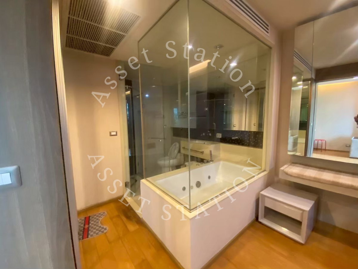 picture The Address Sathorn ð
BTS Chong Nonsi, near Central Rama 3. - 13/15
