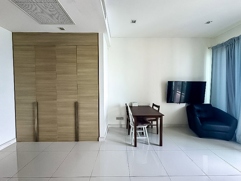 รูป 1 Bed Condo for Sale Reflection Jomtien Beach Pattaya Sea View - รูปที่ 1/9