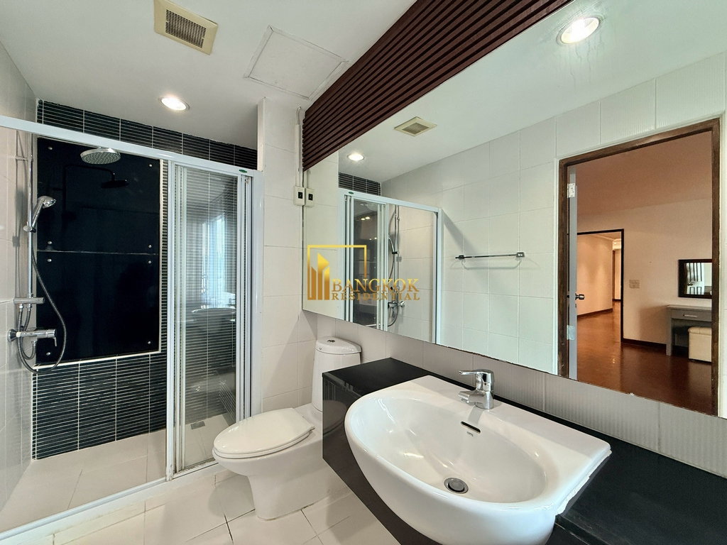 รูป Spacious 3 Bedroom Apartment For Rent in Phrom Phong Area - BR21180AP - รูปที่ 19/44