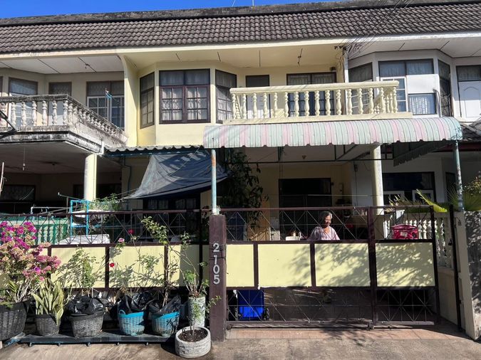 4-bed townhouse for sale, 28 sq wah, Yu Charoen