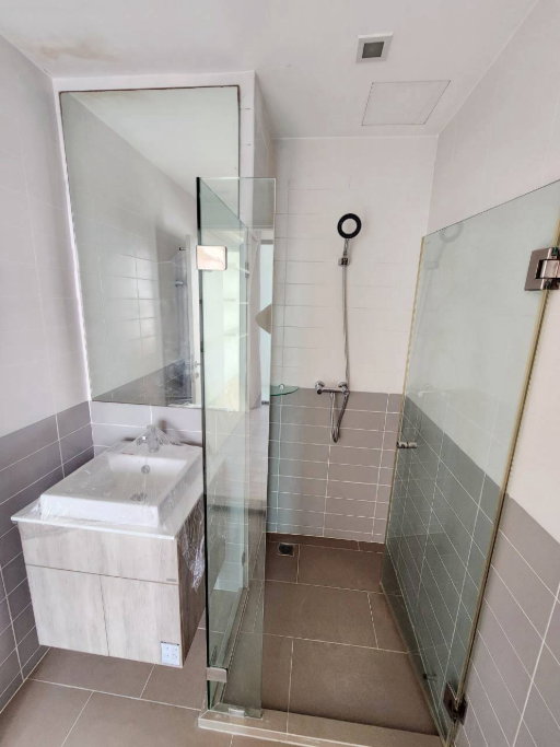 รูป ขาย คอนโด IDEO Mobi Sathorn (ไอดีโอ โมบิ สาทร) ติด BTSกรุงธนบุรี ห้อง Duplex ชั้นสูงวิวเมือง 61.29 ตร.ม.2 ห้องนอน 2 ห้องน้ำ เพียง 7.5 ล้านบาท!  - รูปที่ 27/40