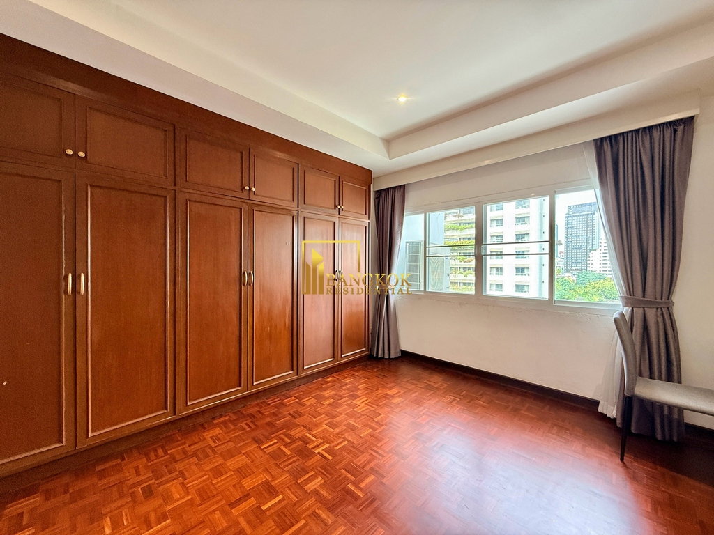 รูป Spacious 3 Bedroom Apartment For Rent in Phrom Phong Area - BR21180AP - รูปที่ 24/44