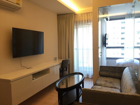 ปล่อยเช่า คอนโดใกล้รถไฟฟ้า BTS พร้อมพงษ์ | H Condo Sukhumvit43 | ตกแต่งพร้อมอยู่ เฟอร์นิเจอร์ครบครัน , ใกล้ Terminal 21