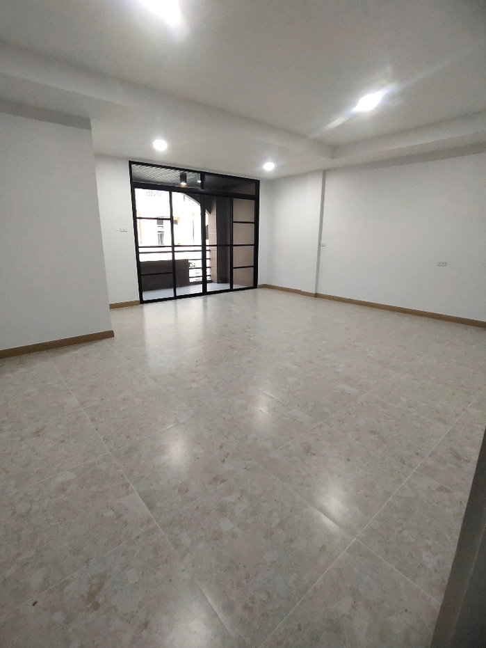 รูป ขาย–เช่า อาคาร 4 ชั้น Town in Town–ศรีวรา | Split-Level หายาก | 5 ห้องนอน 5 ห้องน้ำ | จดบริษัทได้ - รูปที่ 20/32