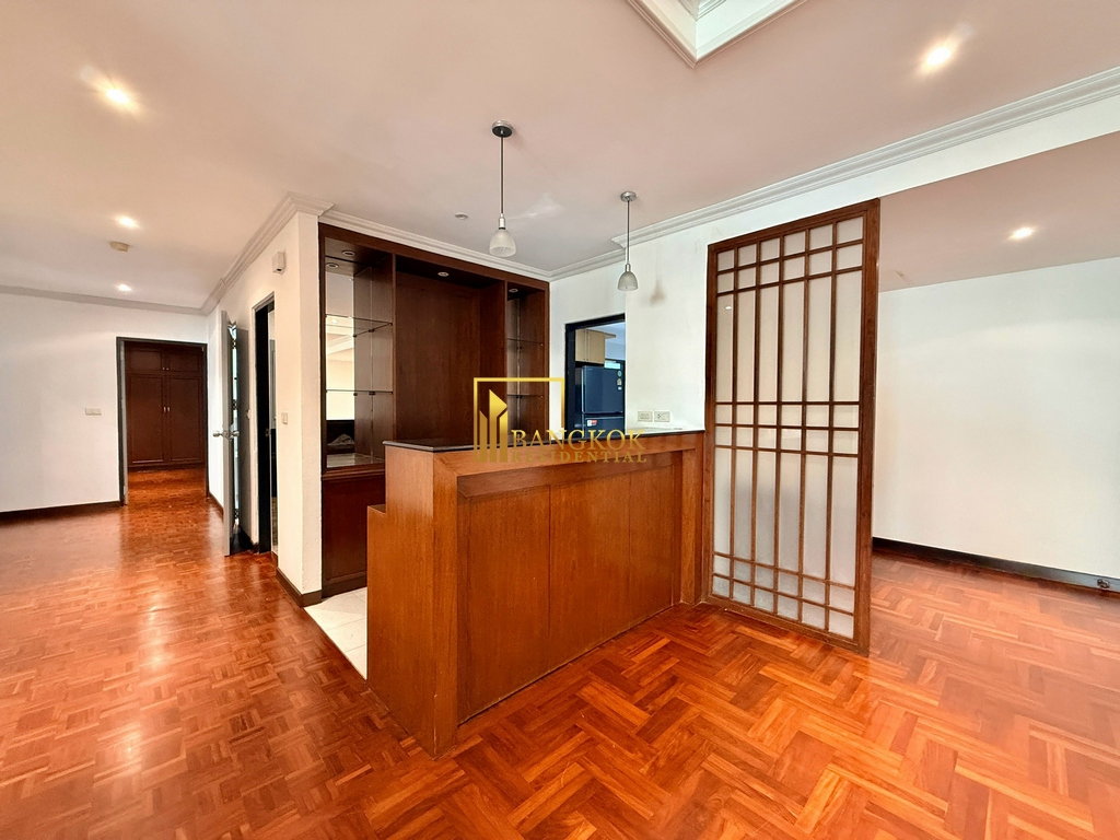 รูป Spacious 3 Bedroom Apartment For Rent in Phrom Phong Area - BR21180AP - รูปที่ 6/44