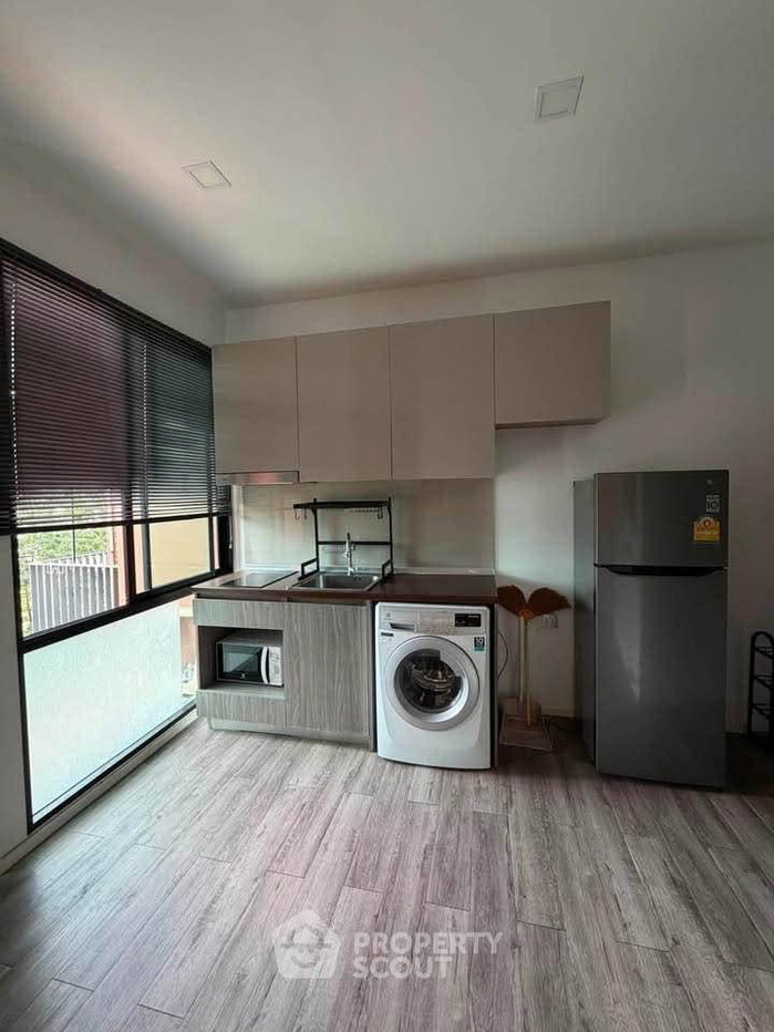picture 2-BR Condo at Brown Condo Ratchada 32 in Chan Kasem (ID 3247036) - 2/7