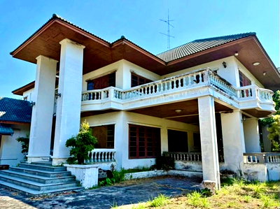 บ้านเดี่ยว วิทยาลัยการสาธารณสุขสิรินธรชลบุรี : ขายบ้านพร้อมที่ดิน ต.บ้านสวน ชลบุรี ทำเลดี ใกล้ชุมชน เดินทางสะดวก