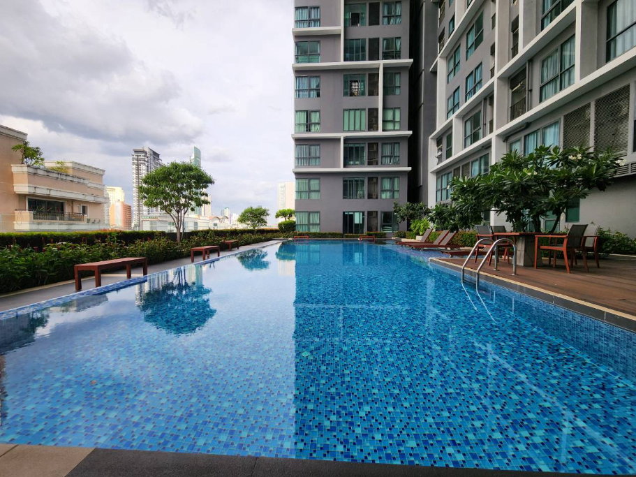 รูป ขาย คอนโด IDEO Mobi Sathorn (ไอดีโอ โมบิ สาทร) ติด BTSกรุงธนบุรี ห้อง Duplex ชั้นสูงวิวเมือง 61.29 ตร.ม.2 ห้องนอน 2 ห้องน้ำ เพียง 7.5 ล้านบาท!  - รูปที่ 38/40