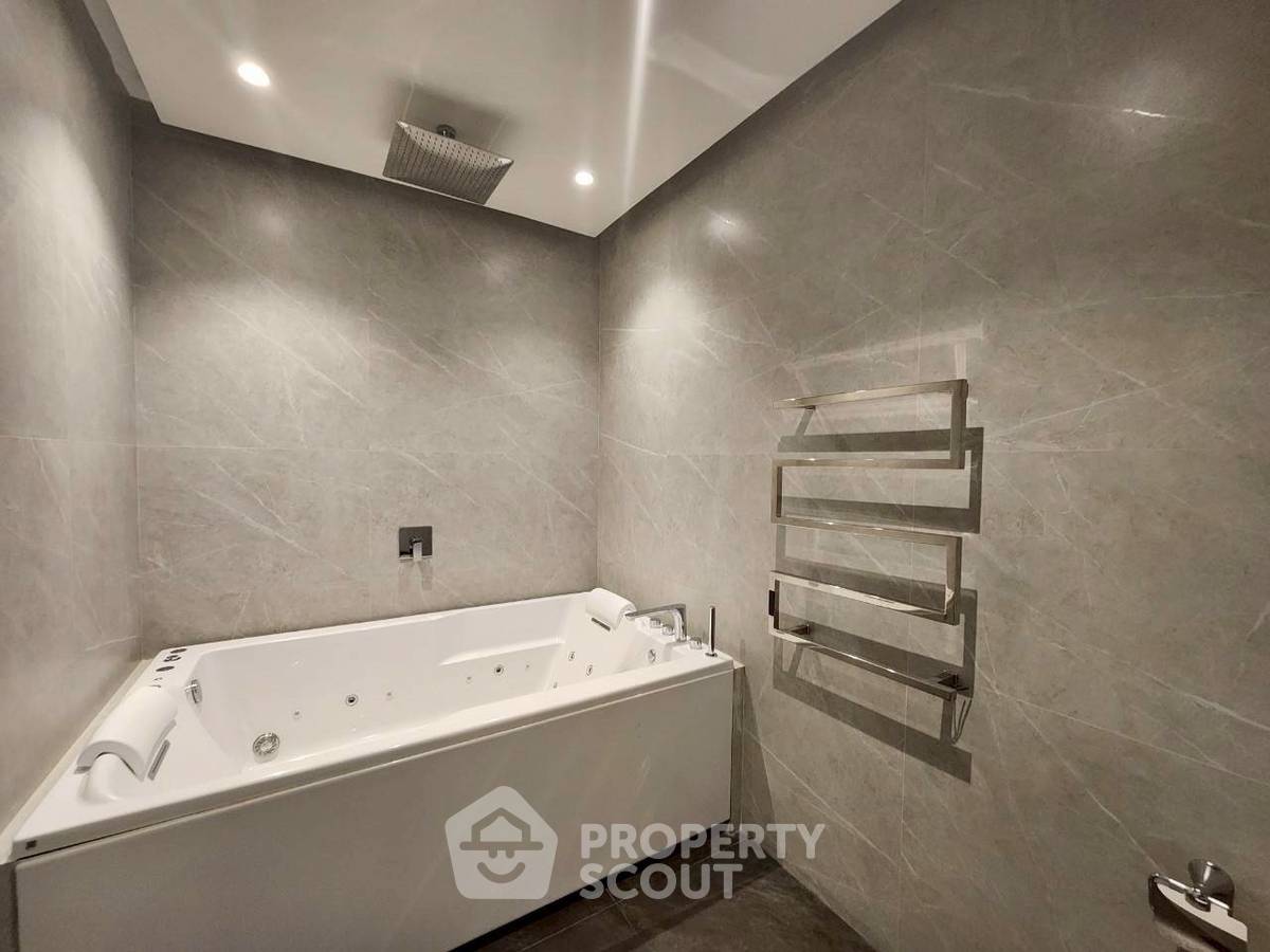 picture 2-BR Condo at Muniq Langsuan near BTS Ratchadamri (ID 3162930) - 8/12