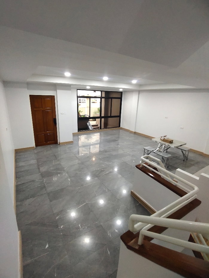รูป 🔥 ขาย–เช่า! Rare Townhome 4 ชั้น ดีไซน์ Split-Level หายาก | Town in Town–ศรีวรา | 5BR 5BA - รูปที่ 20/27