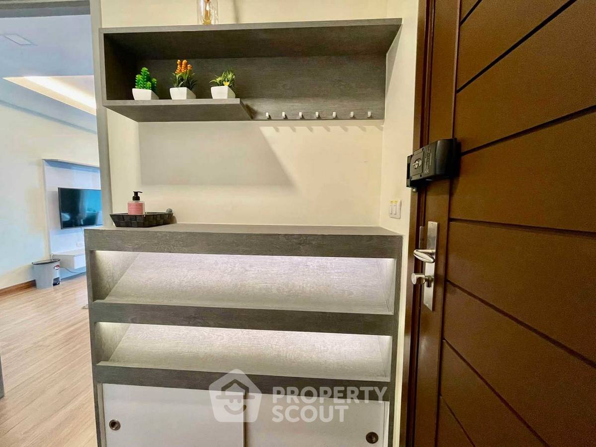 รูป คอนโดสองห้องนอนชั้นยี่สิบสี่ Thru Thonglor ย่านบางกะปิ (ID 3279176) - รูปที่ 10/18
