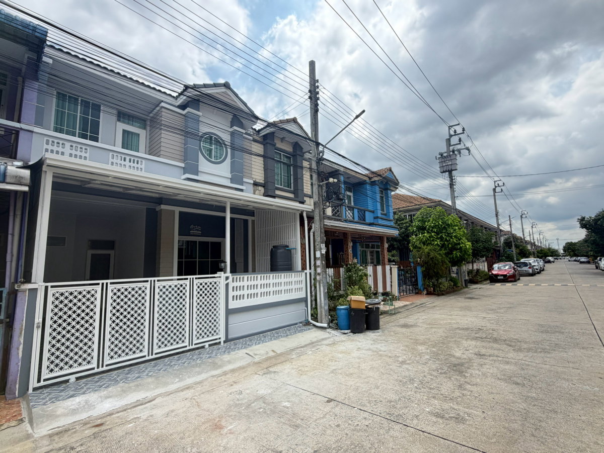 รูป ทาวน์เฮ้าส์ รีโนเวทใหม่ หมู่บ้านรื่นฤดี 5 หทัยราษฎร์ บางชัน คลองสามวา ทำเลดี แต่งสวยพร้อมอยู่ ใกล้ตลาด โรงเรียน โรงพยาบาล - รูปที่ 2/20