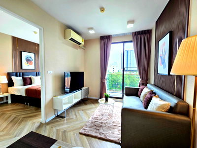 Condos for sale : Corner unit, private, within walking distance of the BTS Skytrain.